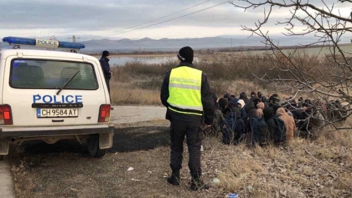 Постоянен арест на 23-годишен украинец, помагал трафик на мигранти в България